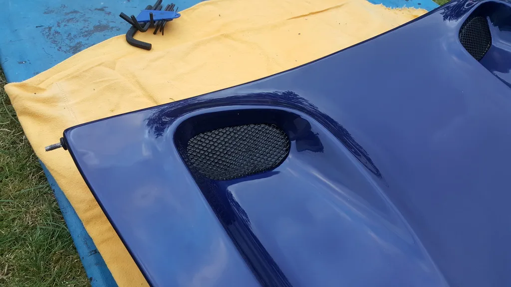 Reverting back to the original nostril design bonnet, photo 7